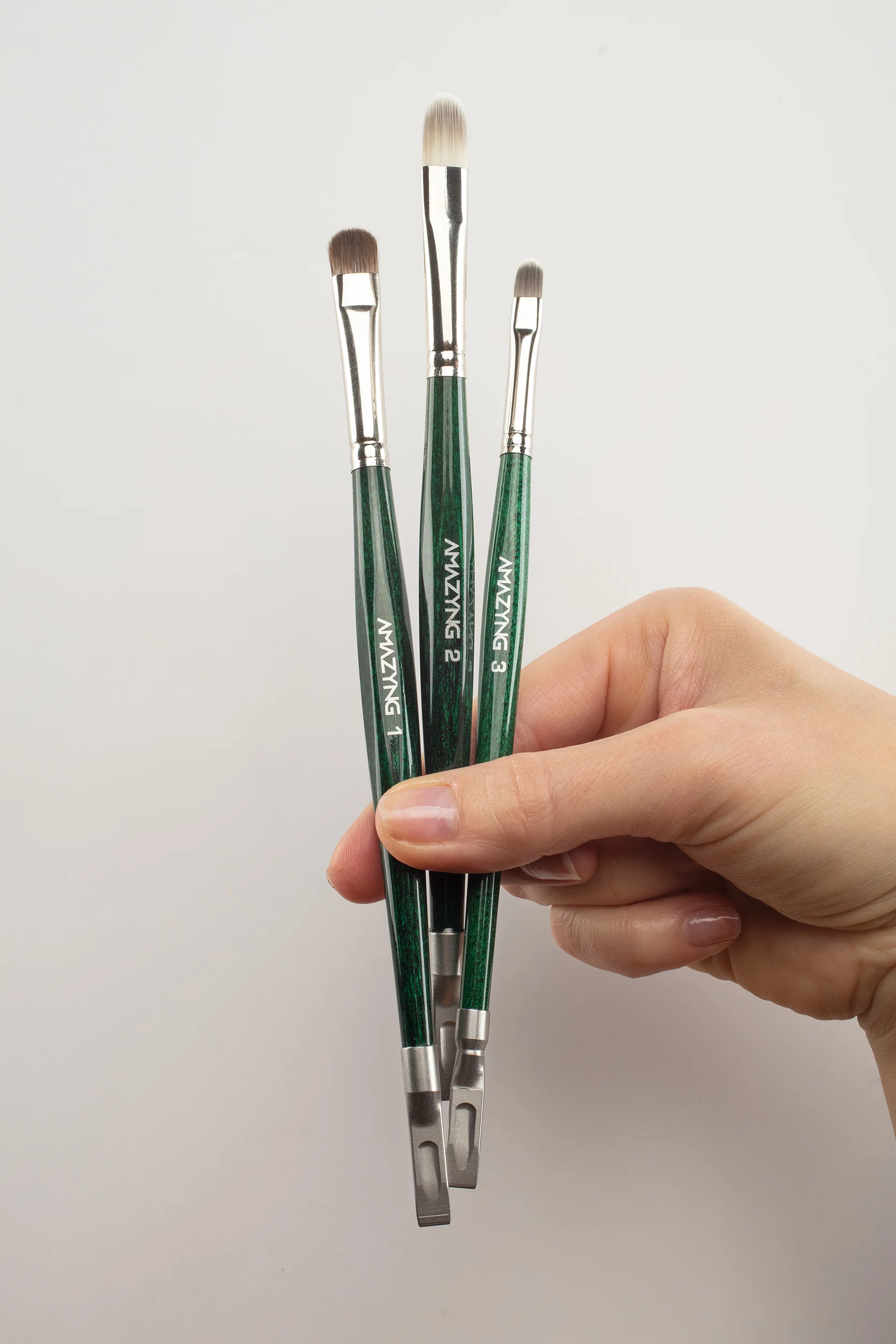 Amazyng Brush AmazyNG brushes for professional makeup by Natalia Goff.