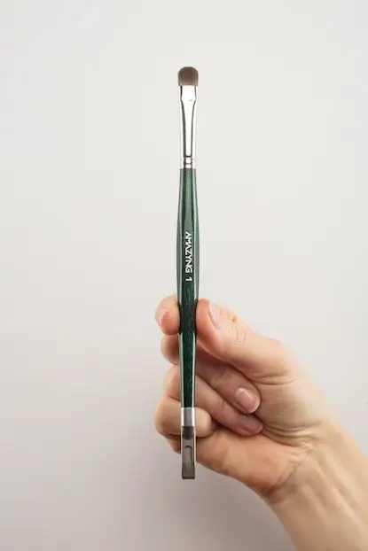 Amazyng eye brush 1 by Natalia Goff.